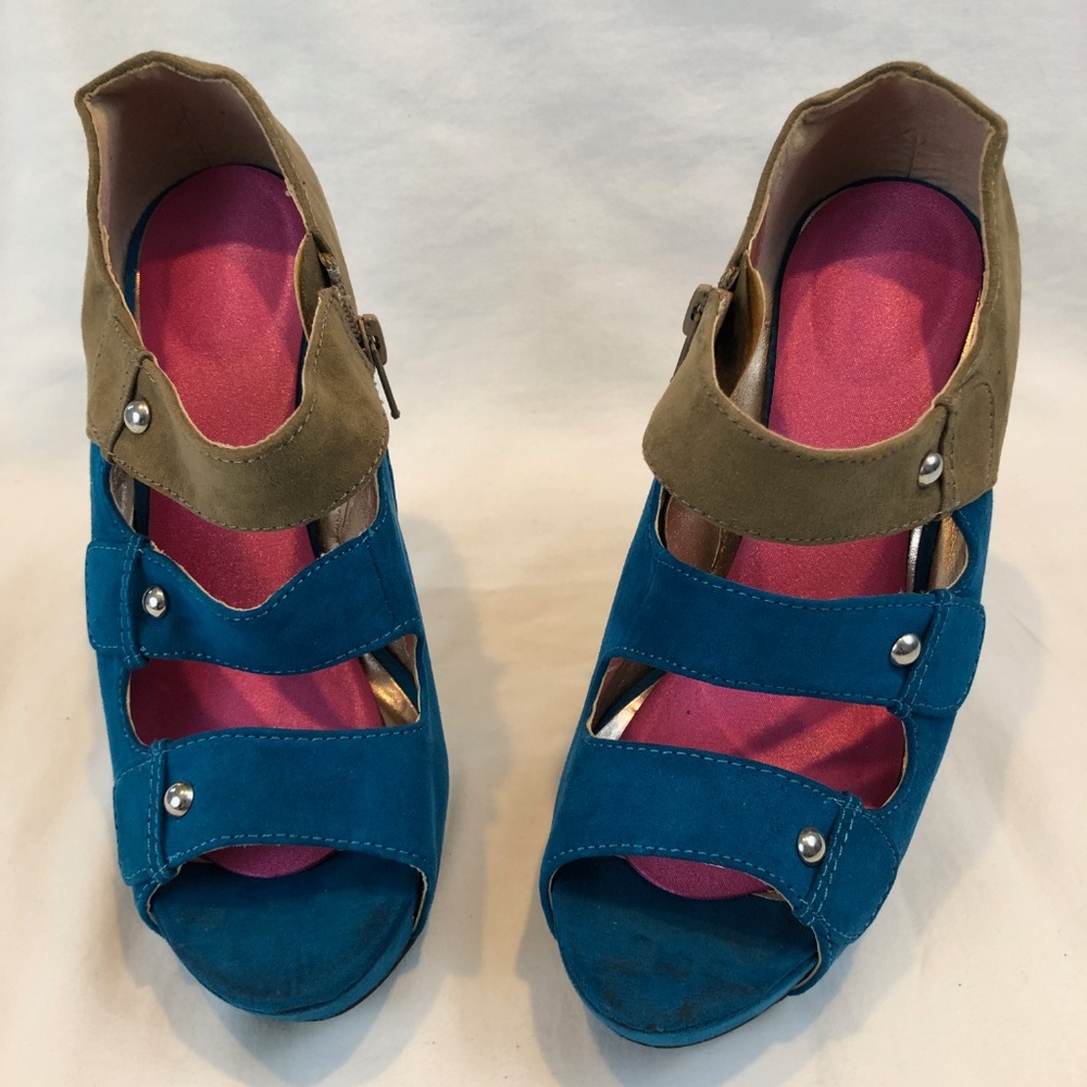 Color Block Platform Pumps - Picture 2 of 3